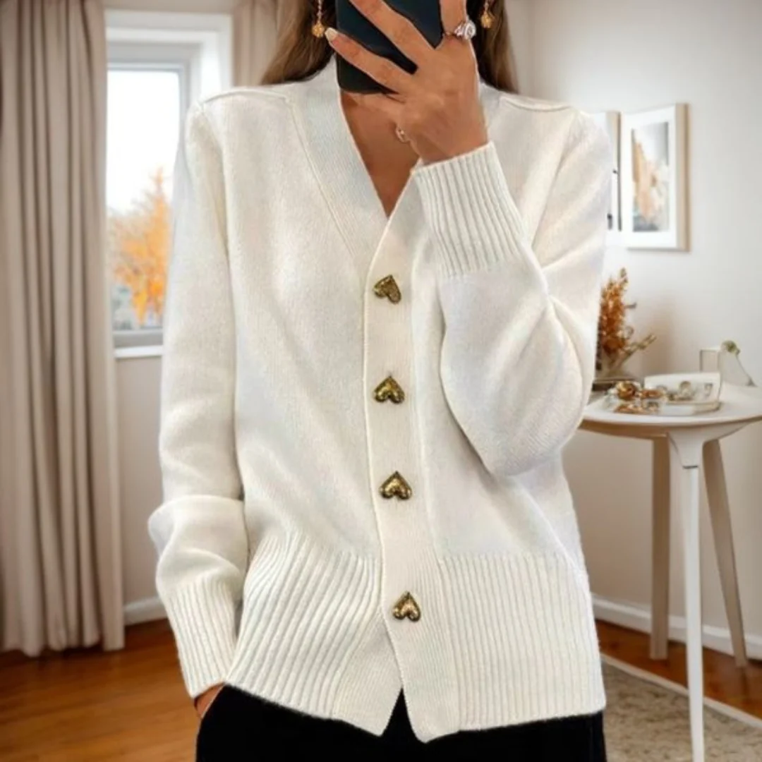 Arielle – Weicher Cardigan mit Herzknöpfen