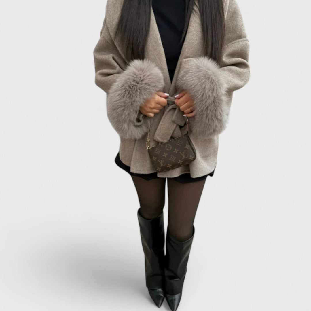 Estelle – Eleganter Mantel mit Kunstfell-Details