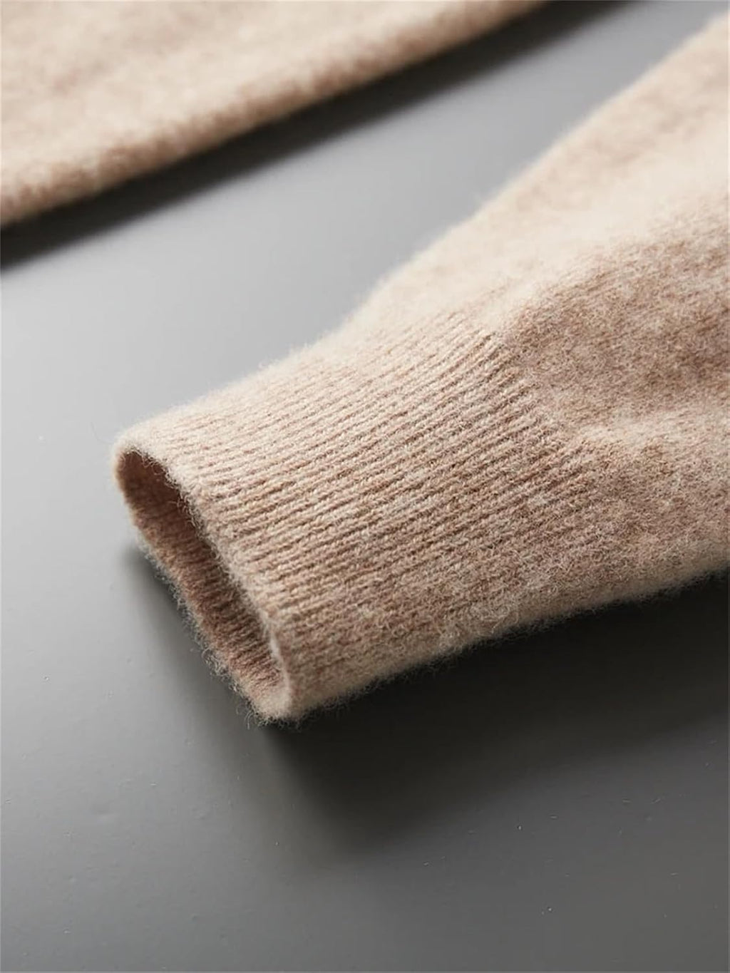 Rivano | Minimalistischer Pullover ohne Rollkragen